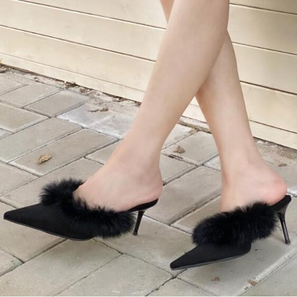 Anne Klein Black Satin Silk Pointed Toe Mules Genuine Fur Trim Italy Y2K 6 1/2 - Picture 9 of 10